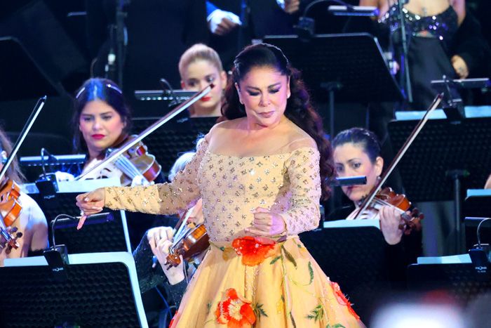 Isabel Pantoja despide el año a lo grande en su concierto de Barcelona