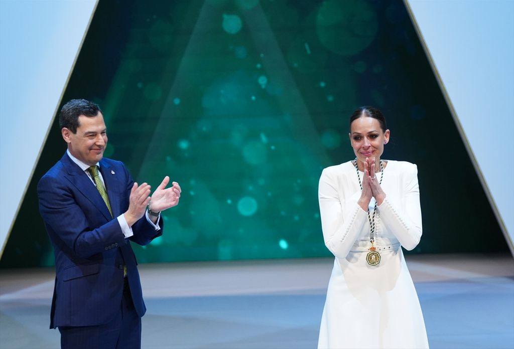Al recibir el galardón no pudo ocultar su emoción