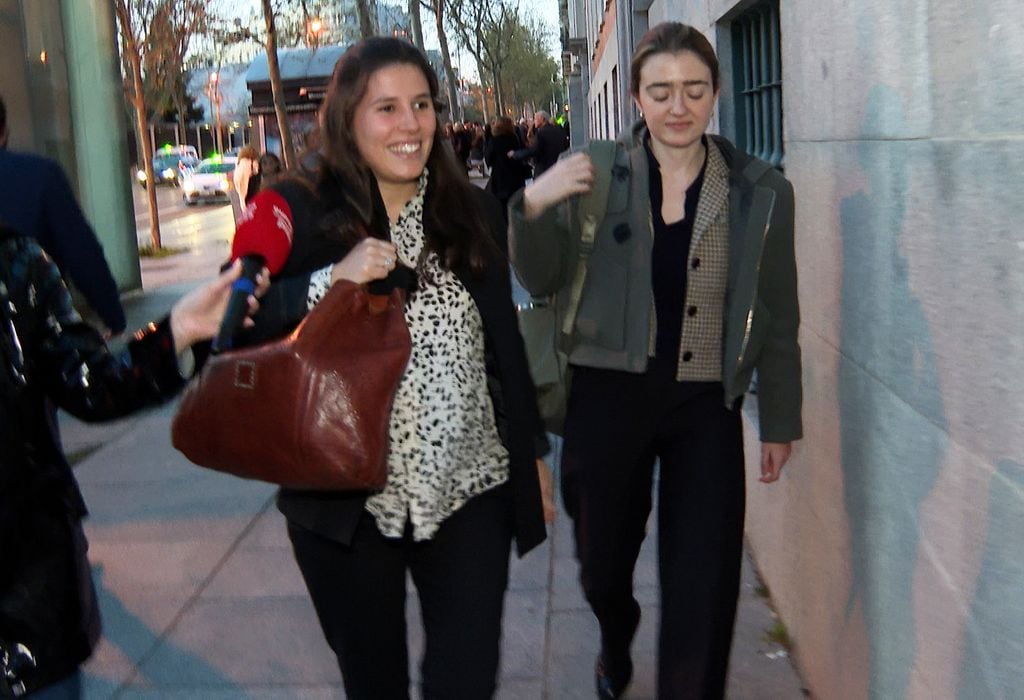 Teresa Urquijo a la salida de un funeral (abril 2025)