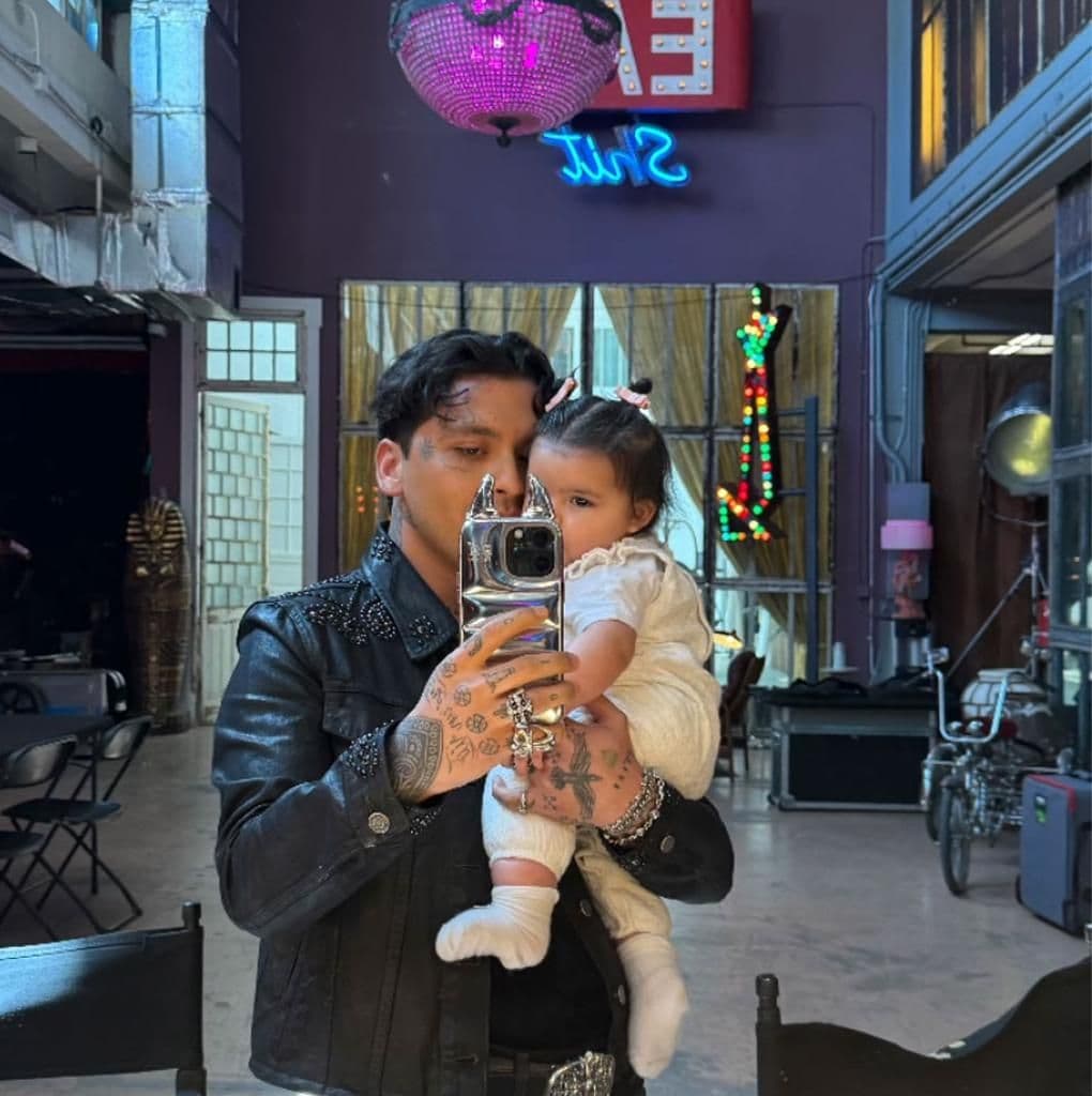 Cristian Nodal y su hija Inti
