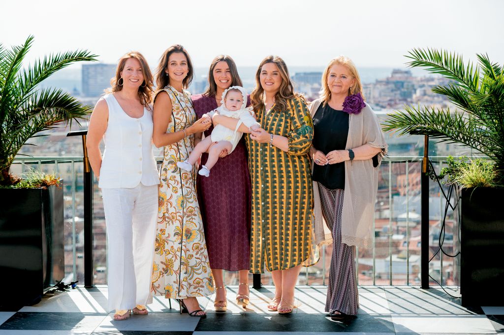 Cristina Fernández con sus amigas en el bautizo