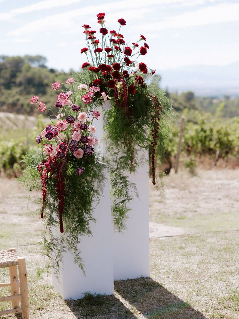 Decoración de bodas con claveles exterior