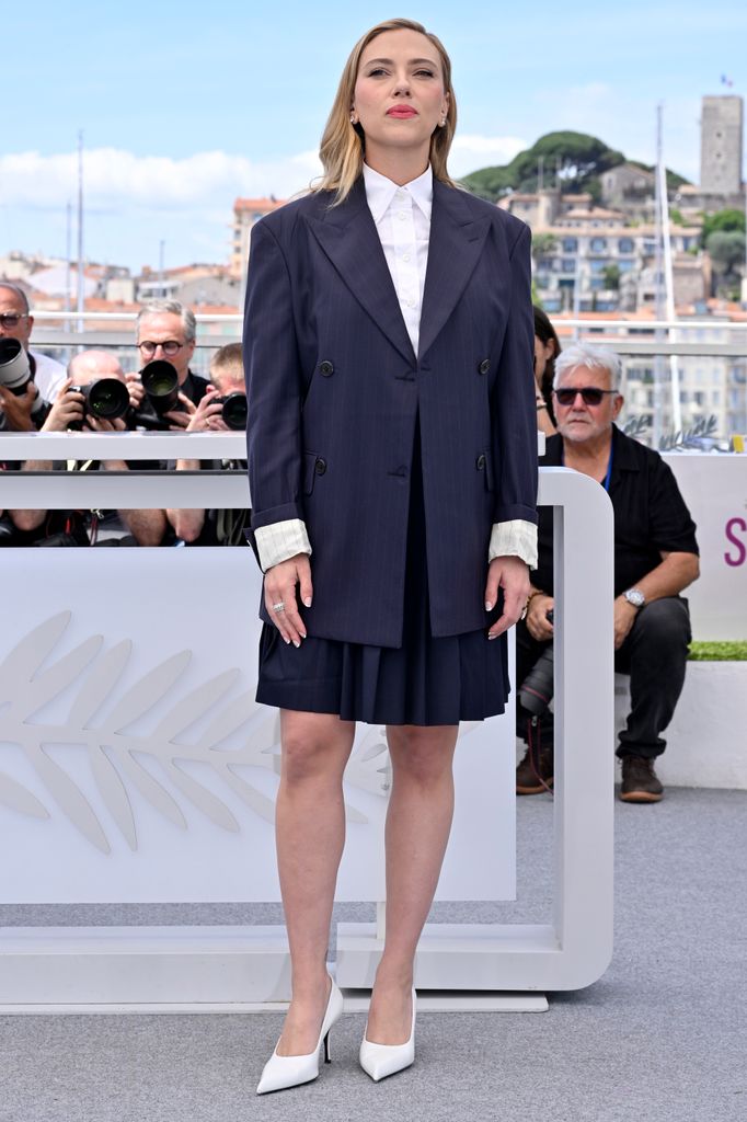Scarlett Johansson asiste al photocall de "Eleanor The Great" en Cannes.