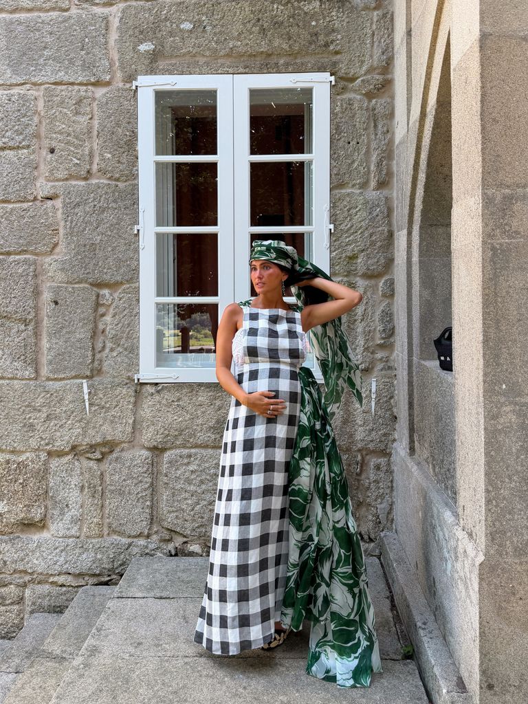 Look de invitada original de Minia Marcos Spiegelberg