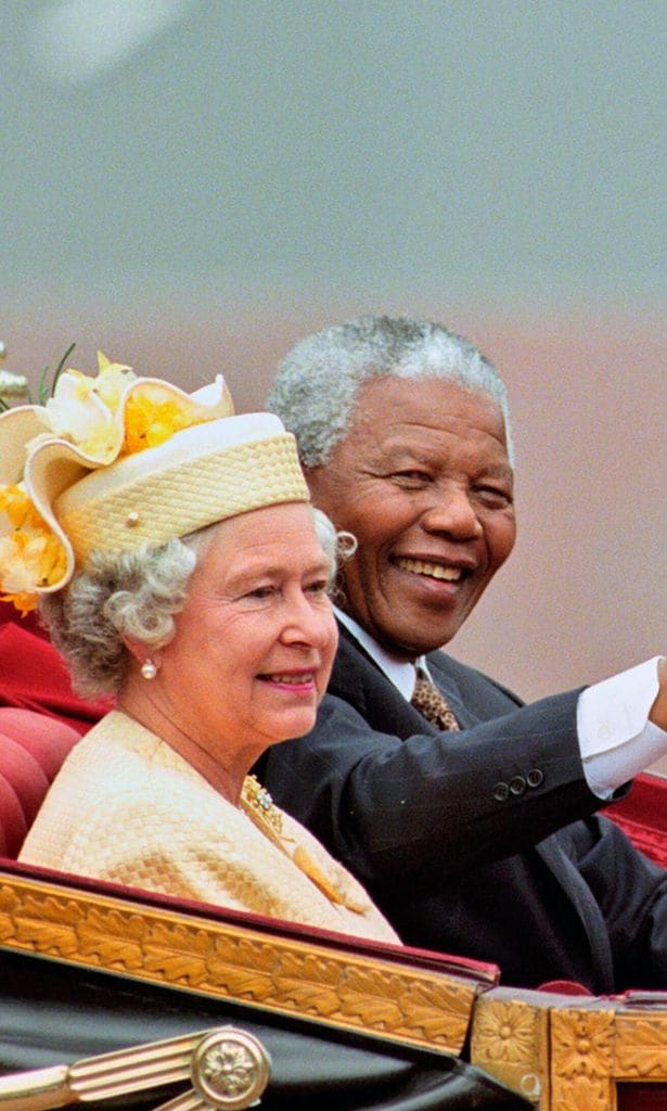 ISABEL II HOLA PLUS