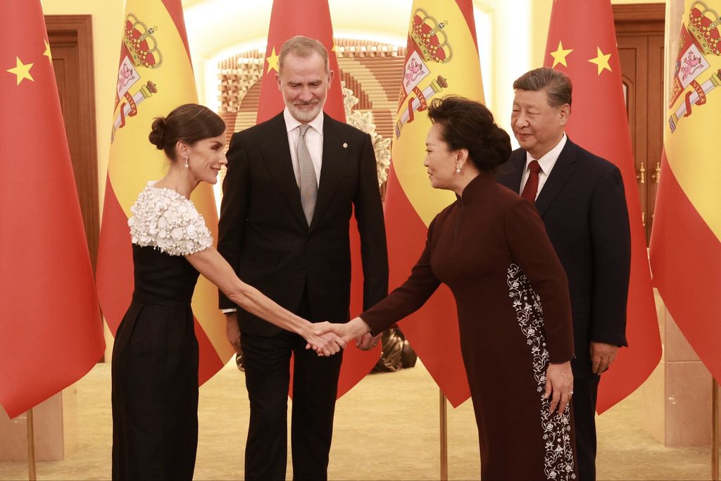 Los reyes Felipe y Letizia con el presidente de China, Xi Jinping y la primera dama, Peng Liyuan en una cena de gala en Pekín celabrada en noviembre de 2025