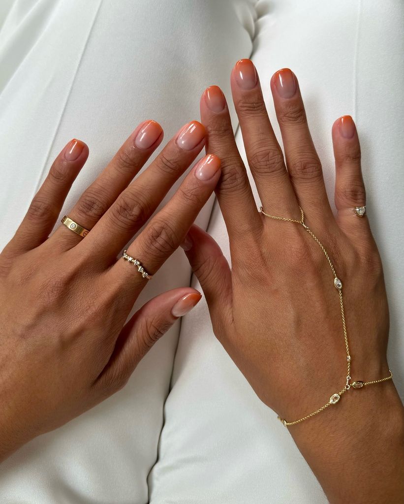 Manicura naranja con efecto degradado