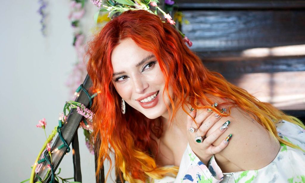 Bella Thorne posa para HOLA! USA