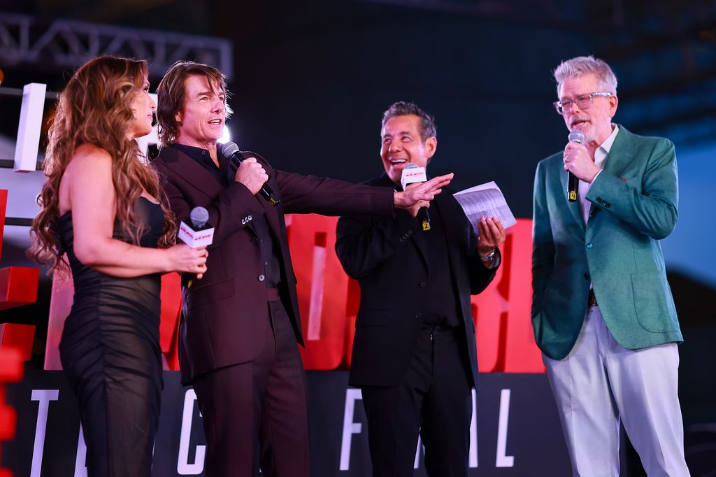 Angélica Vale, Tom Cruise, Yordi Rosado y Christopher McQuarrie en la premiere de la más reciente película de 'Misión Imposible'.