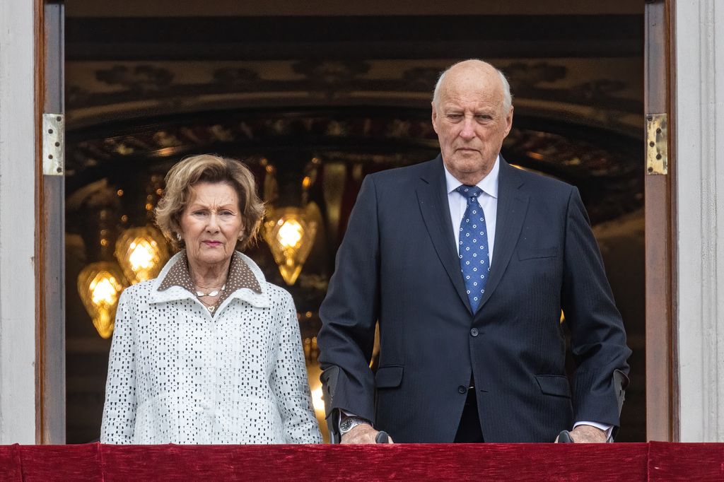 La reina Sonja con el rey Harald V en el Palacio Real en junio de 2023.