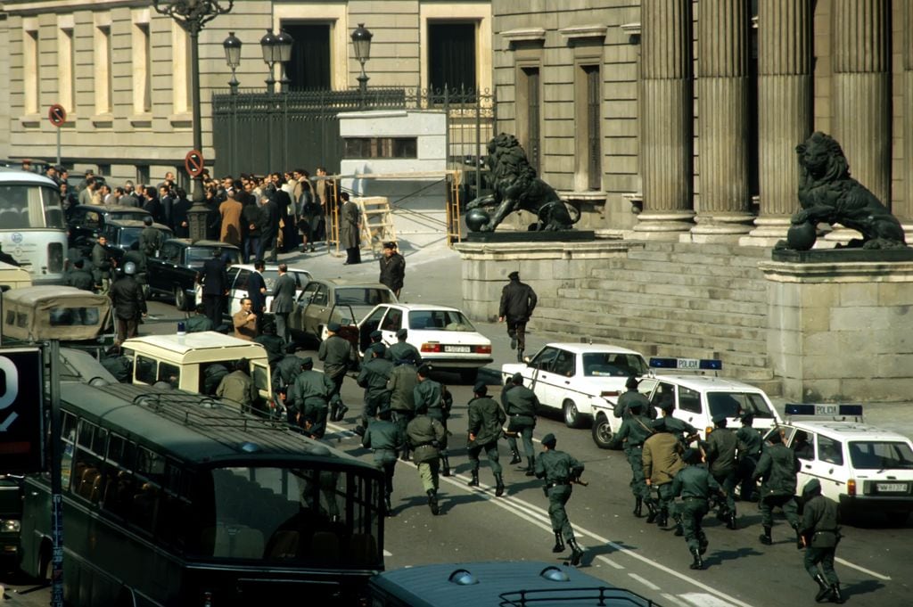 La carrera de San Jerónimo de Madrid durante la toma del Congreso por parte de Tejero