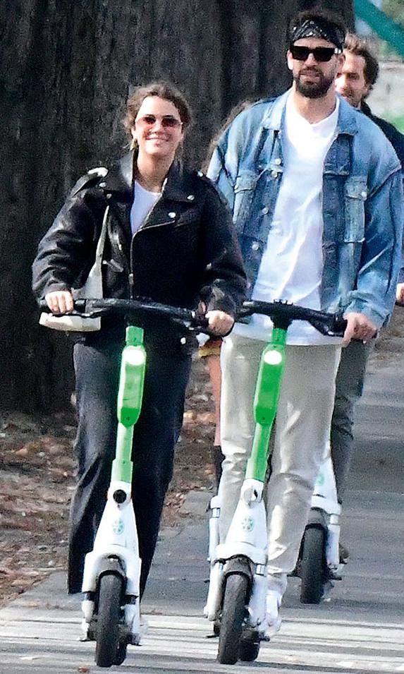 Gerard Piqué y Clara Chía HOLA 4079