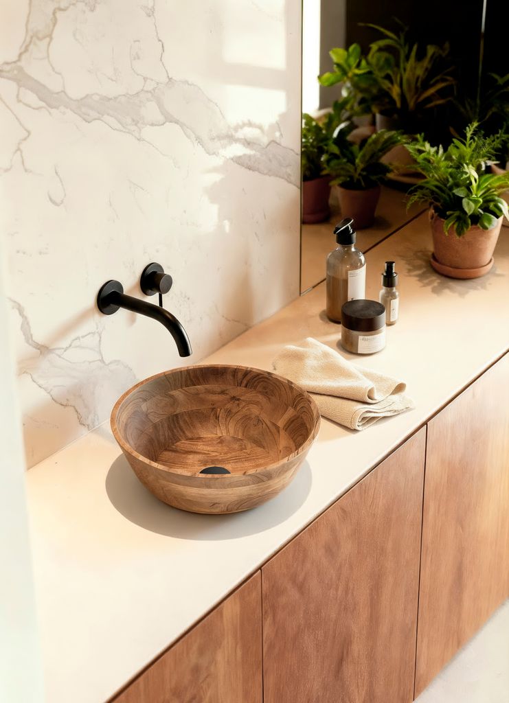 Lavabo y mueble bajolavabo en madera en un baño de estilo moderno