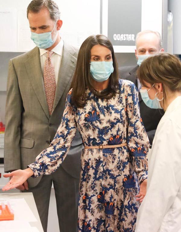 Reina Letizia con vestido de flores