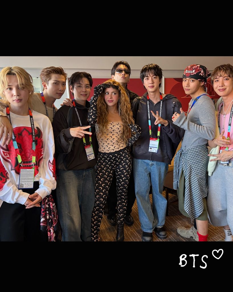 Shakira con los integrantes de BTS, la famosa boy band de K-pop.