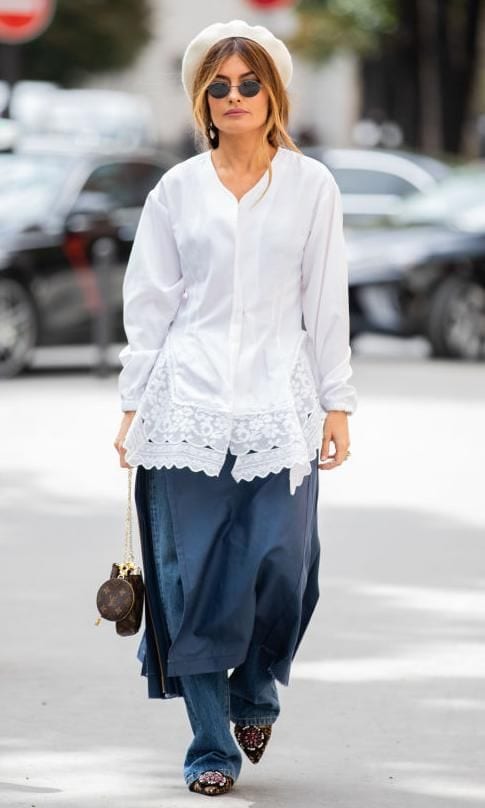 angela rozas saiz con look de boina blanca y jeans