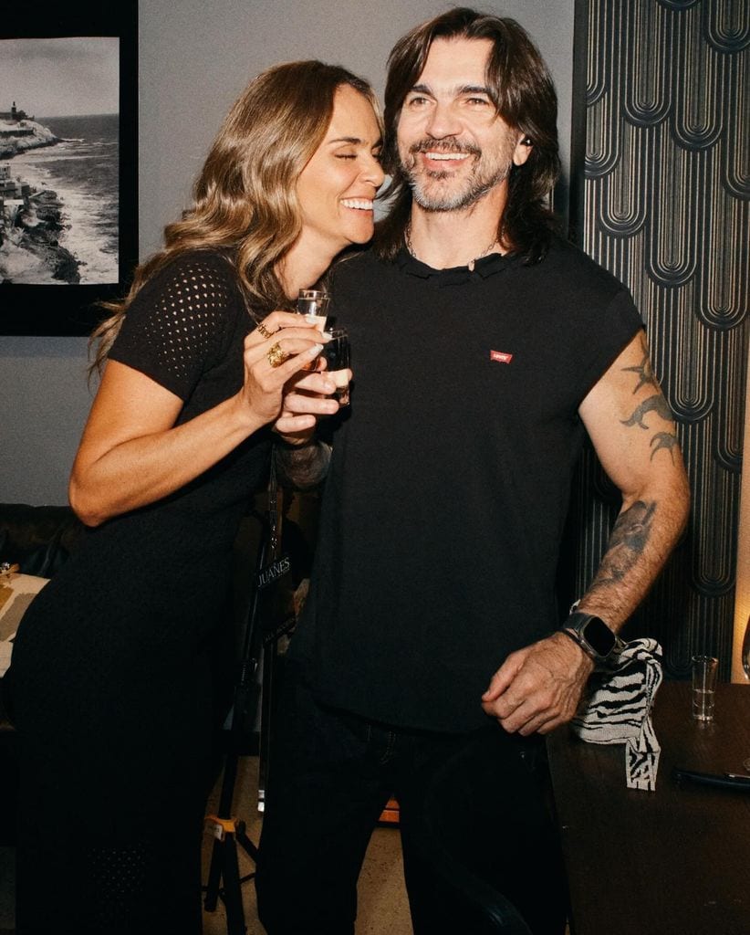 Karen está acompañando a Juanes en su gira por Europa.