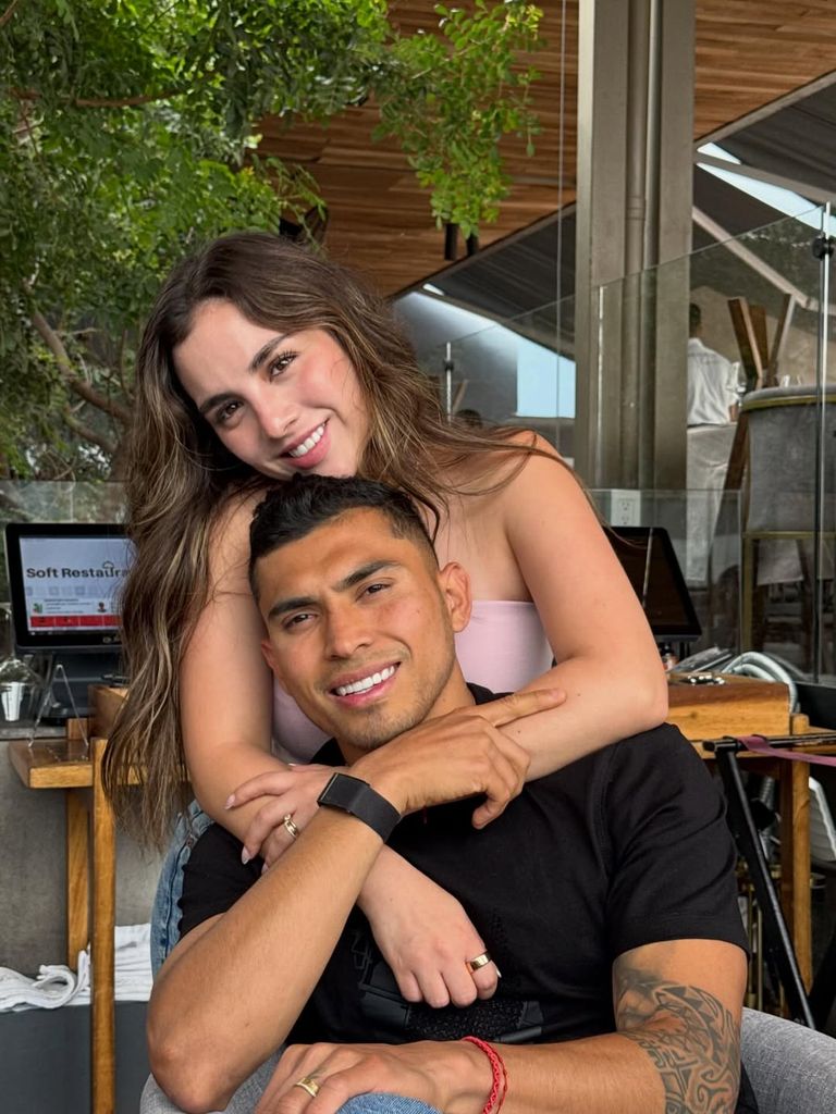 Orbelín Pineda y Gabriela Ríos