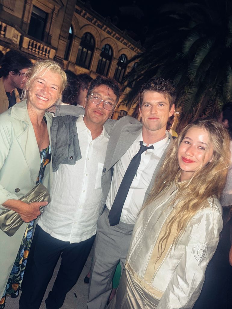 La foto de familia de Miguel Bernardeu en el Festival de Cine de San Sebastián