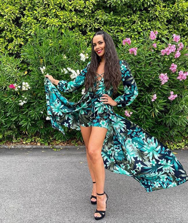 Cristina Pedroche con conjunto de flores