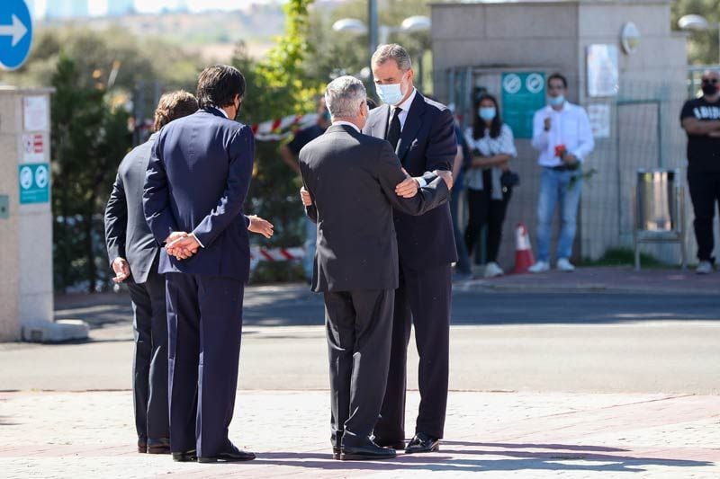 Los reyes Felipe y Letizia en el tanatorio de Jaime Carvajal Hoyos