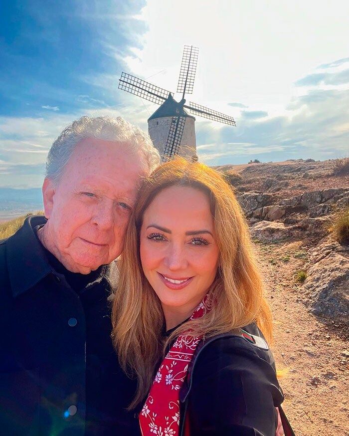 Andrea Legarreta y su papá