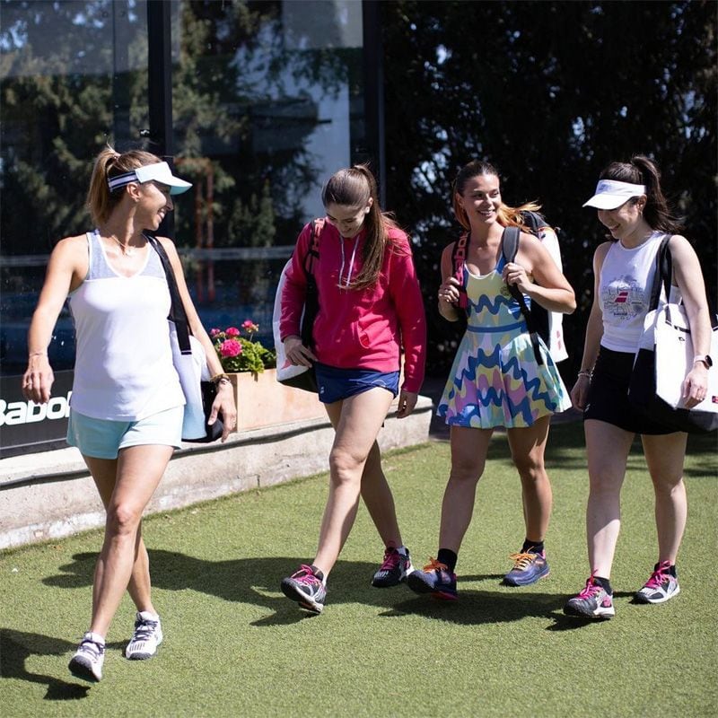 Todo sobre el pádel: el deporte de moda que quema hasta 1000 calorías mientras te diviertes