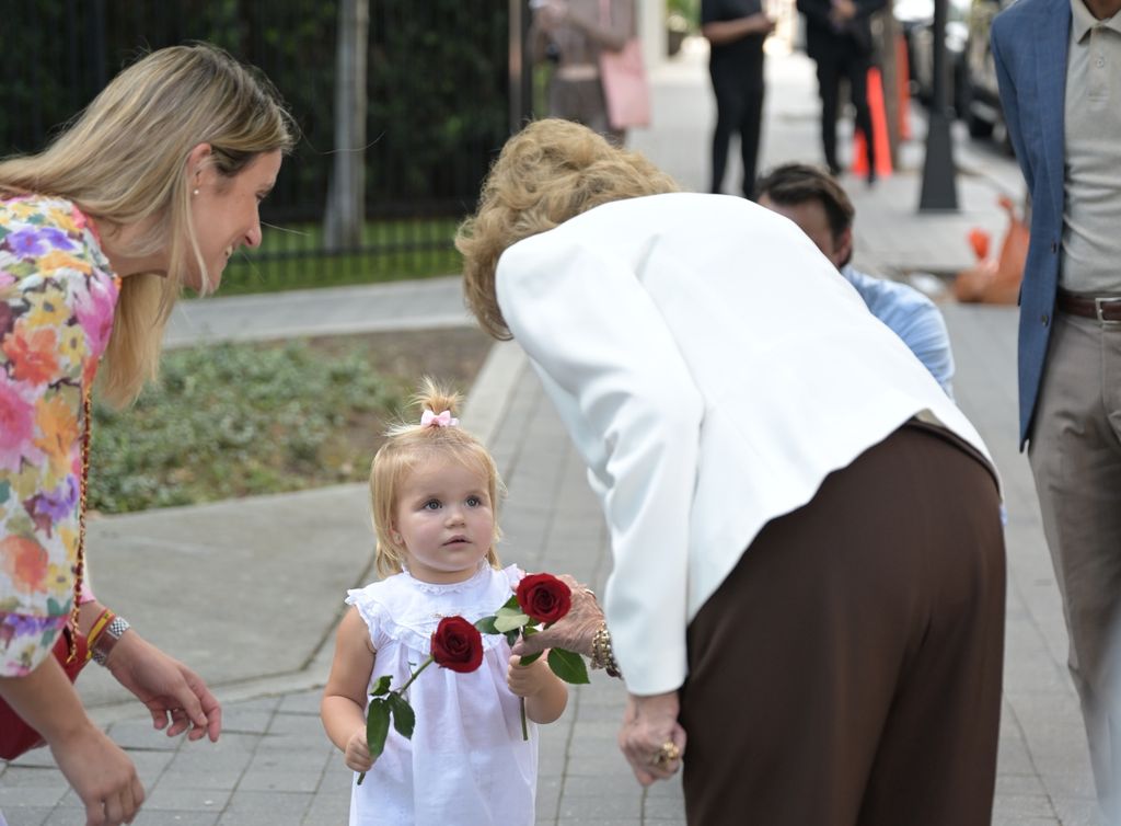 El momentazo de la reina Sofía con una niña en Nueva Orleans
