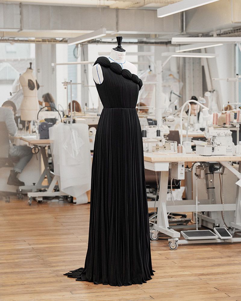 La historia del exclusivo vestido de Emma Stone en los Critics Choice Awards 2024