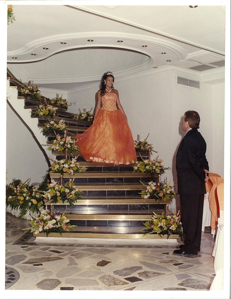 Su papá la recibió en su gran entrada