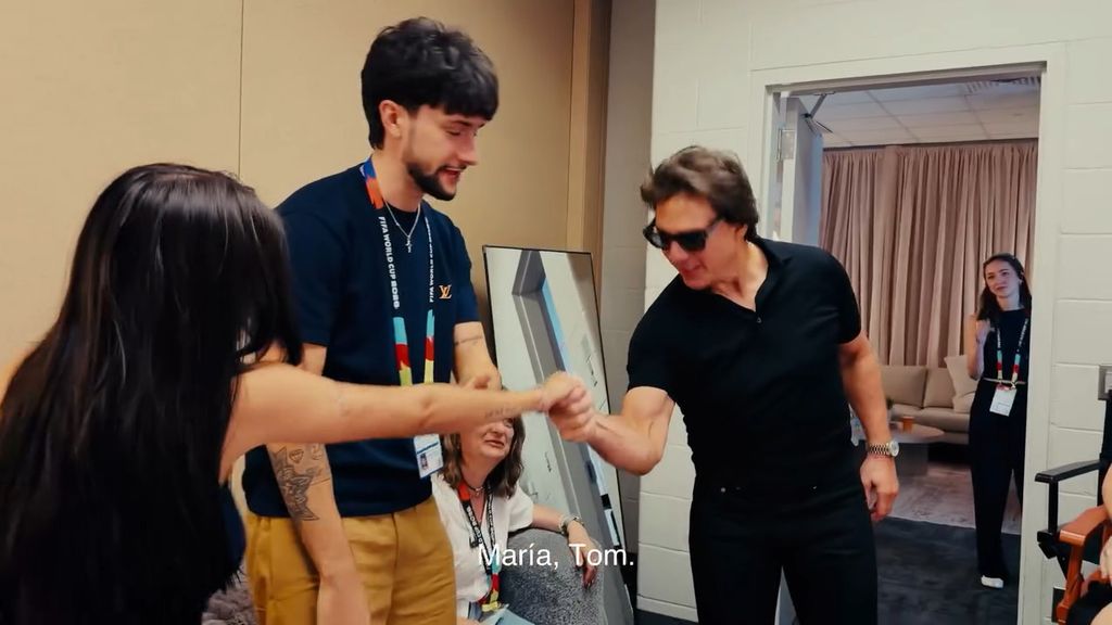 Tom Cruise saludó a María Becerra tras bambalinas