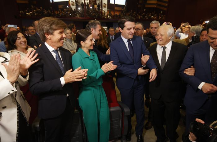 Manuel Díaz y Virginia Troconis en homenaje a Manuel Benítez