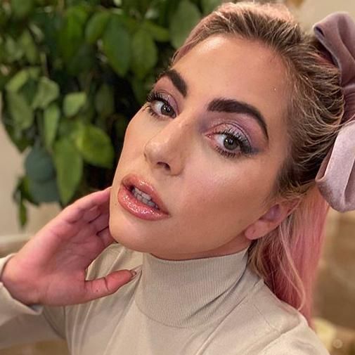 lady gaga juega con la profundidad en su maquillaje