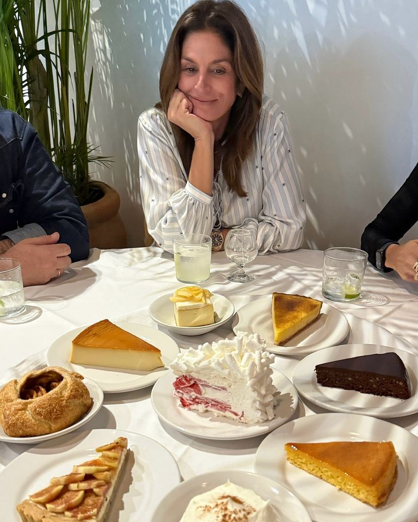 Cindy Crawford se deleitó con la algunas delicias de la gastronomía local.