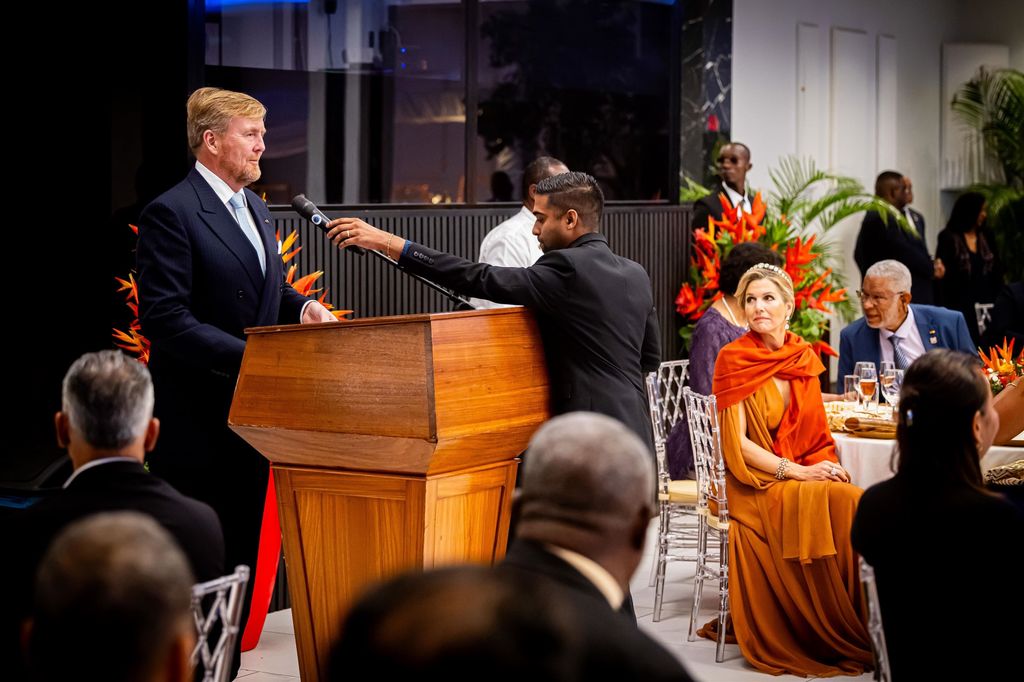 EL REY GUILLERMO ALEJANDRO, LA REINA MÁXIMA DURANTE EL BANQUETE DE ESTADO EN EL PALACIO PRESIDENCIAL EN PARAMARIBO (Surinam) 