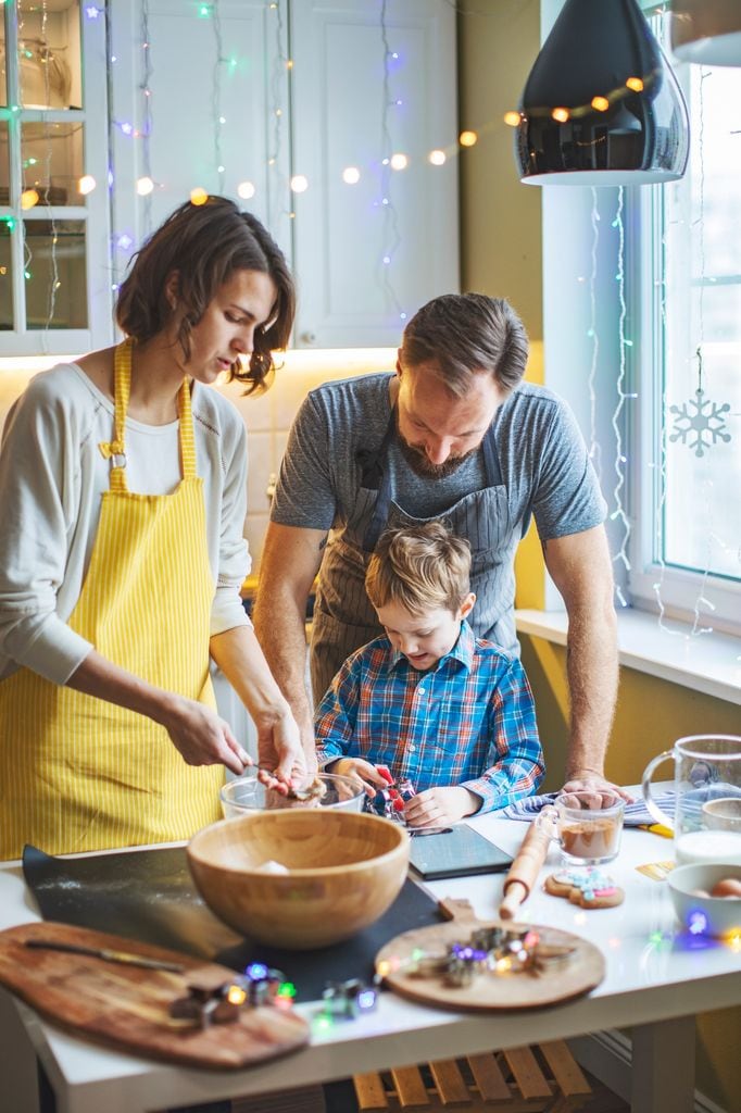 familia cocinando