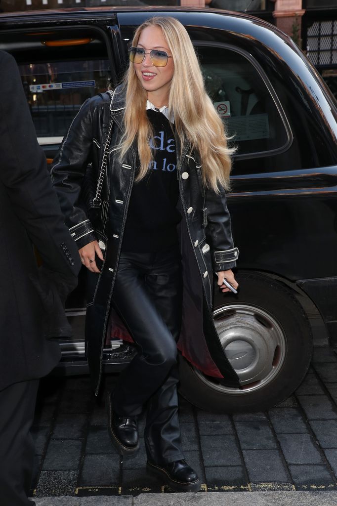 Análisis del estilo de Lila Moss y la influencia de su madre, Kate Moss