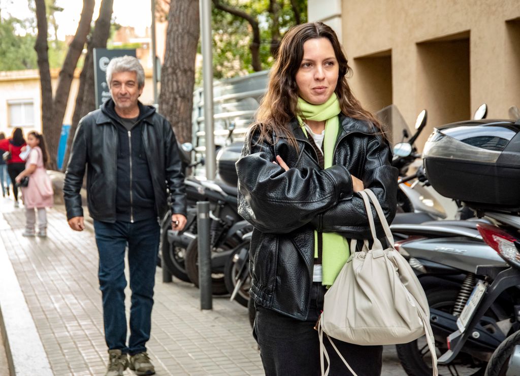 Ricardo Darí­n sale del hospital junto a su hija Clara, donde ha nacido su nieto Dante, hijo de Chino Darín  y Úrsula Corberó,  10 de febrero de 2026, en Barcelona  