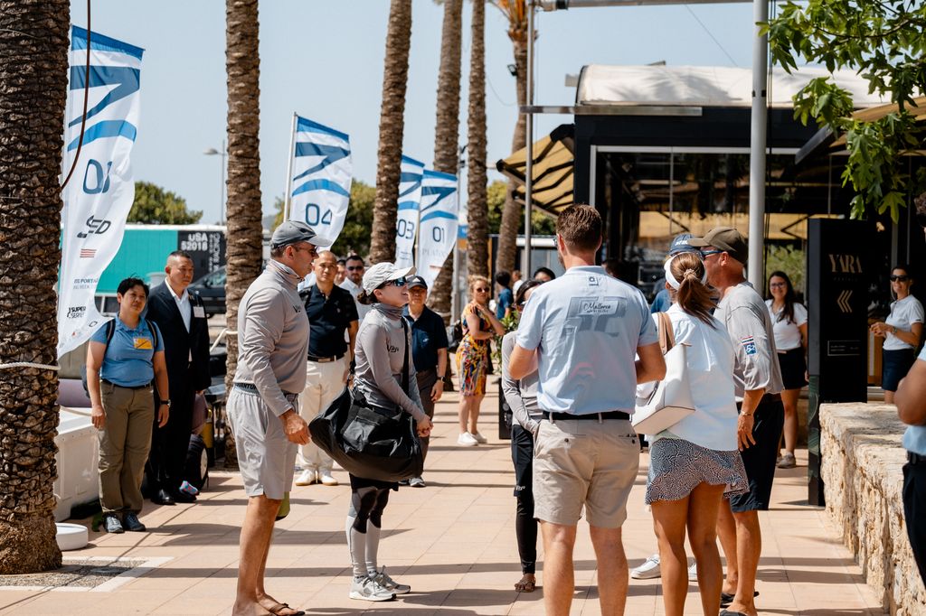 Suthida de Tailandia participando en la Puerto Portals 52 SUPER SERIES Sailing Week