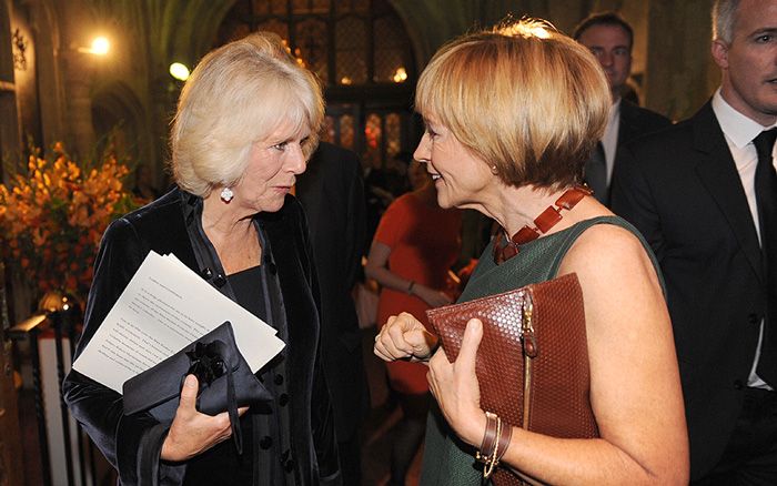 Anne Robinson y la reina Camilla 