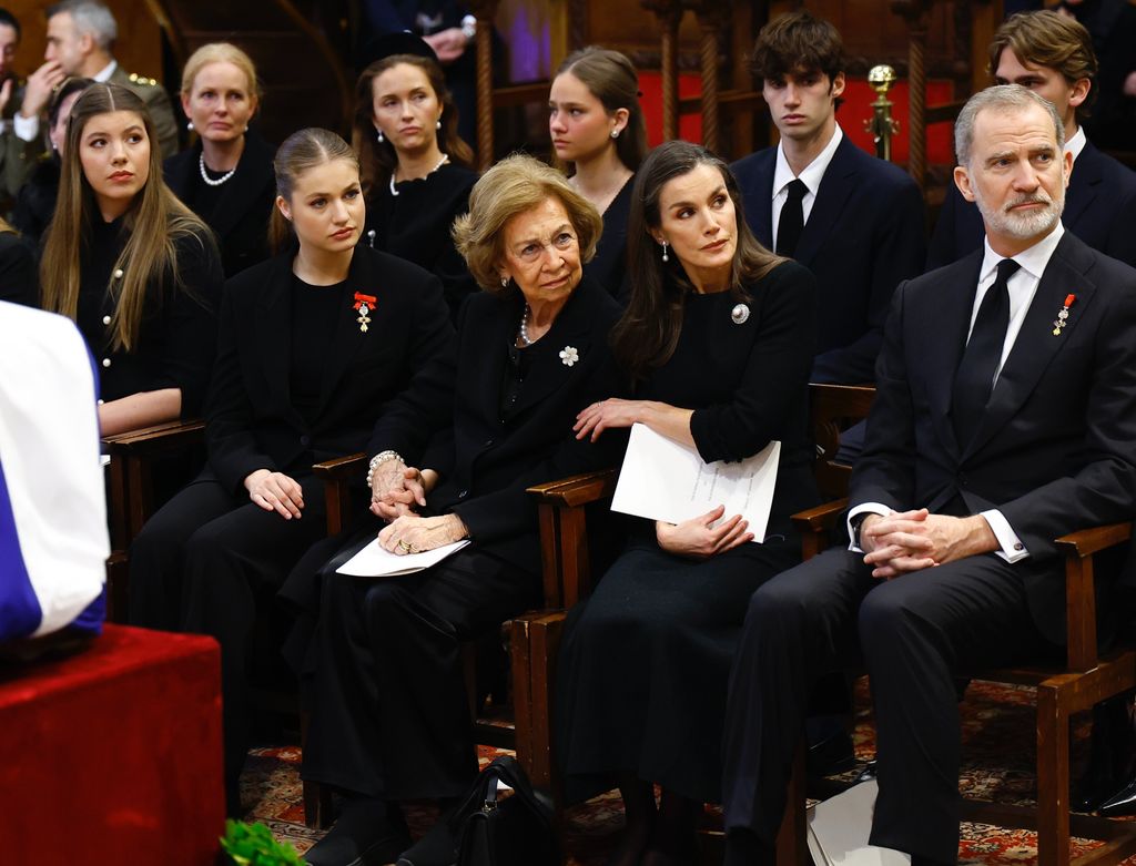 La reina Sofía, arropada por Leonor y la reina Letizia 