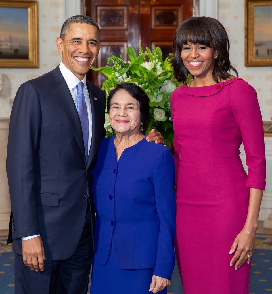 Barack y Michelle Obama con la activista Dolores Huerta.