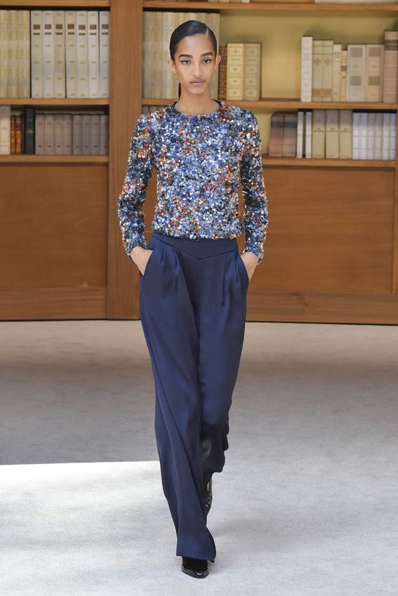 Carolina de Mónaco deslumbra con un top de lentejuelas en el homenaje a Karl Lagerfeld