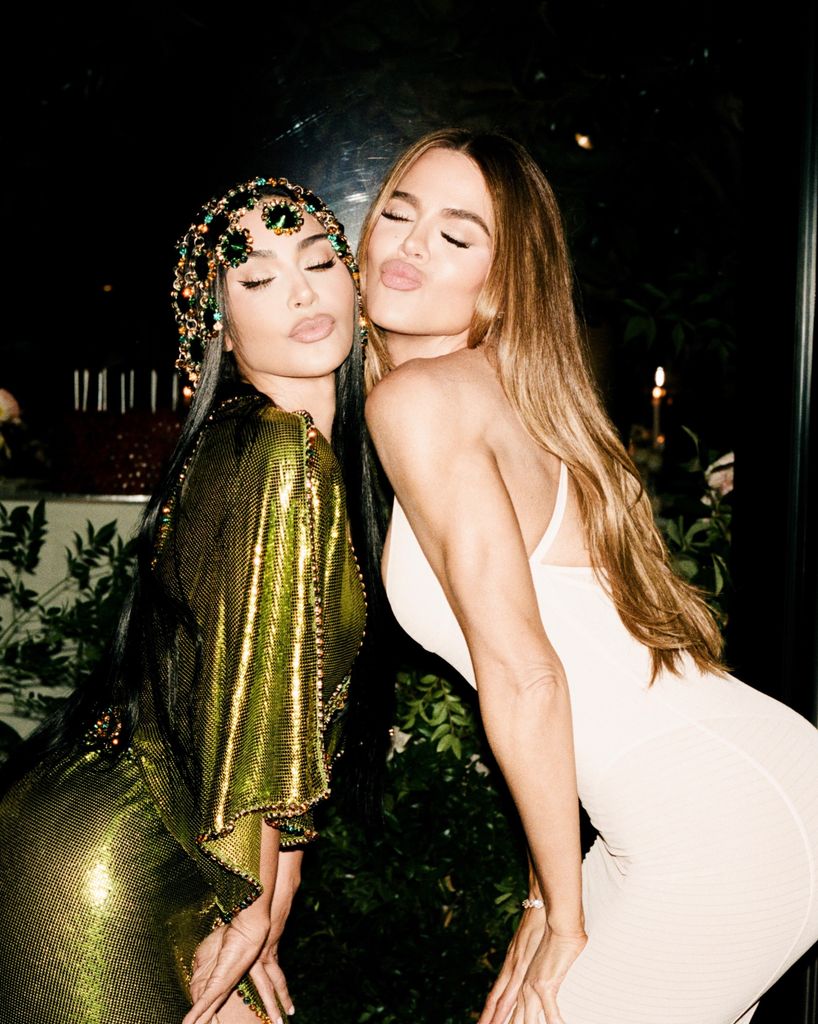 Kim, con su hermana Khloé