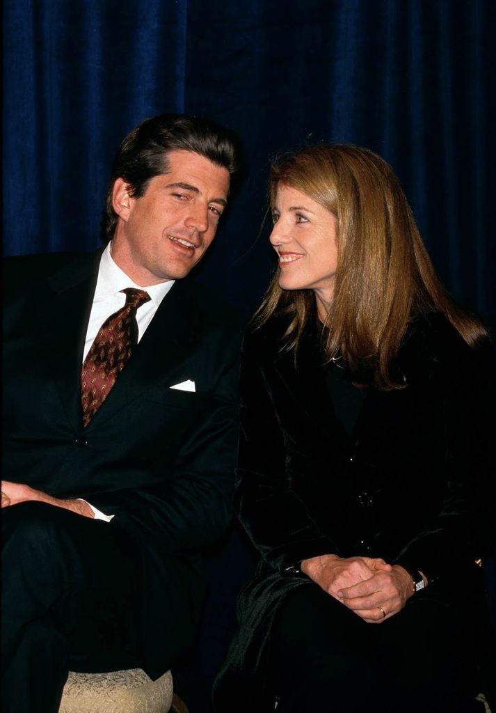 Caroline con su hermano, John John Kennedy