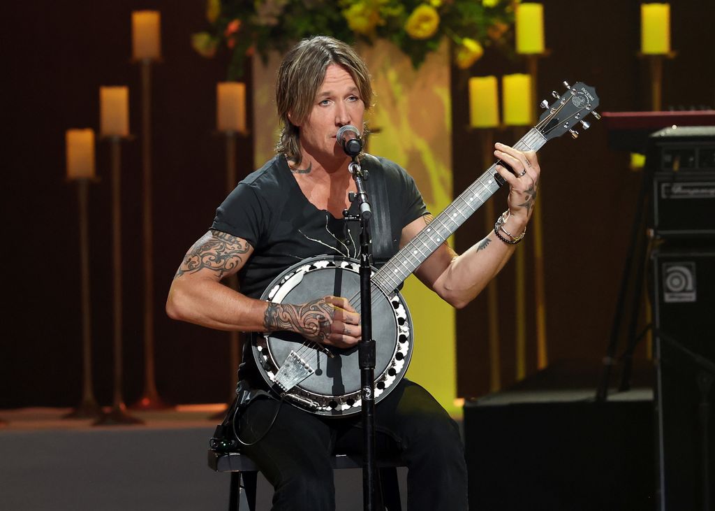 Keith Urban actuando en Nashville en 2022