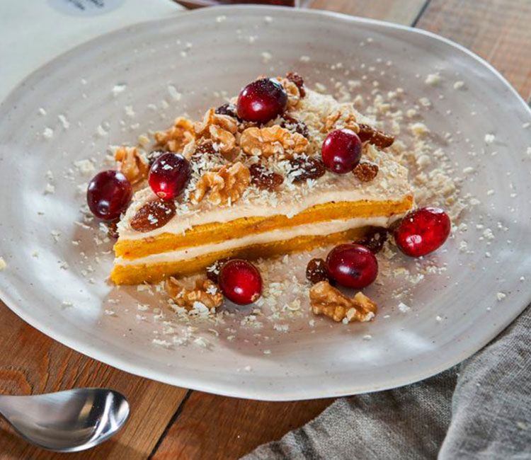Tarta vegana de zanahoria con azafrán