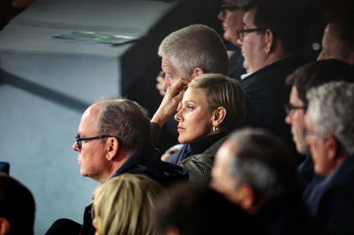 Alberto y Charlene de Mónaco en el Stade de France