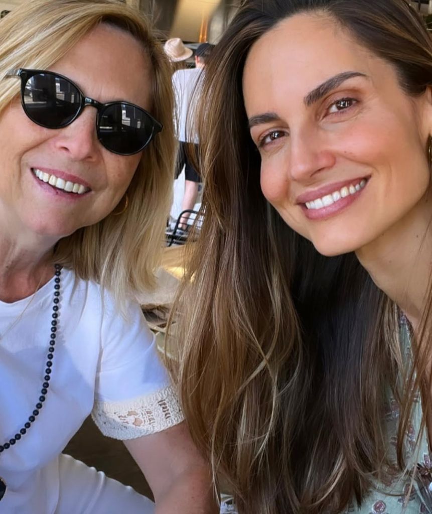 Ariadne Artiles felicita a su madre, Aída