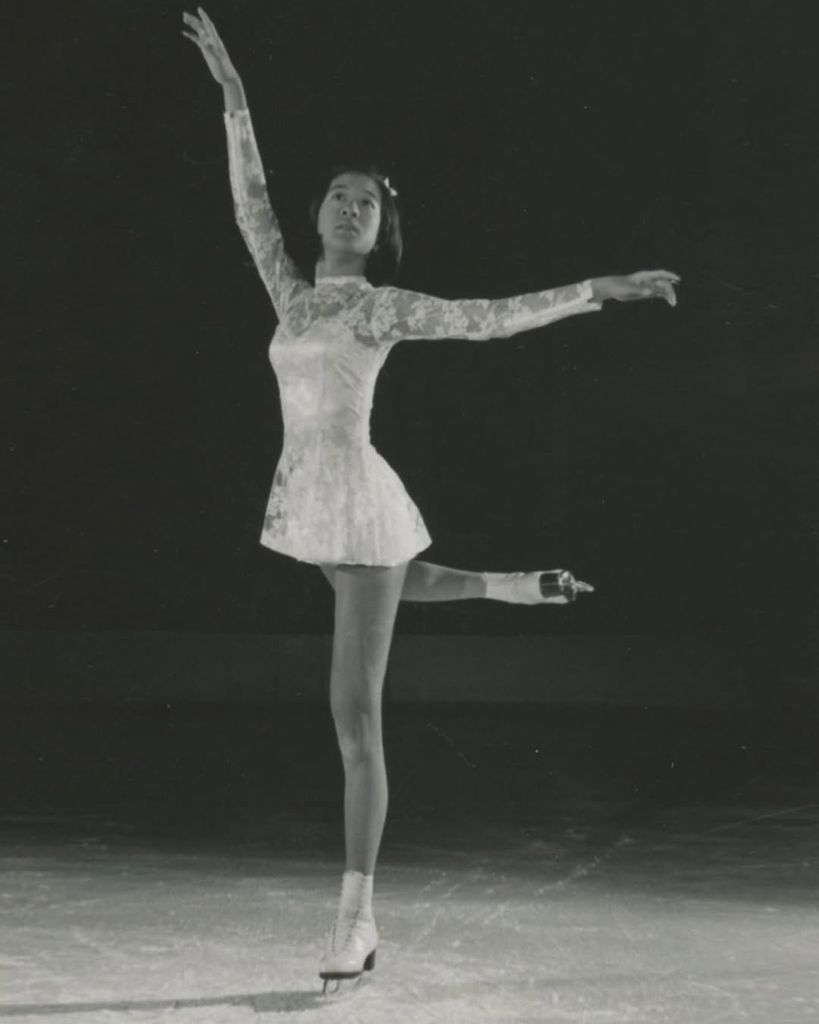 Fracasó como patinadora olímpica, diseñó su primer vestido de novia a los 40 años y cambió la moda para siempre: la sorprendente historia de Vera Wang